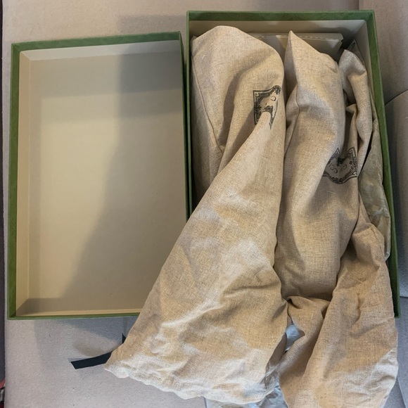 AUTHENTIC Gucci women's slide sandal with Gucci logo colour hibiscus red rubber - Picture 4 of 6